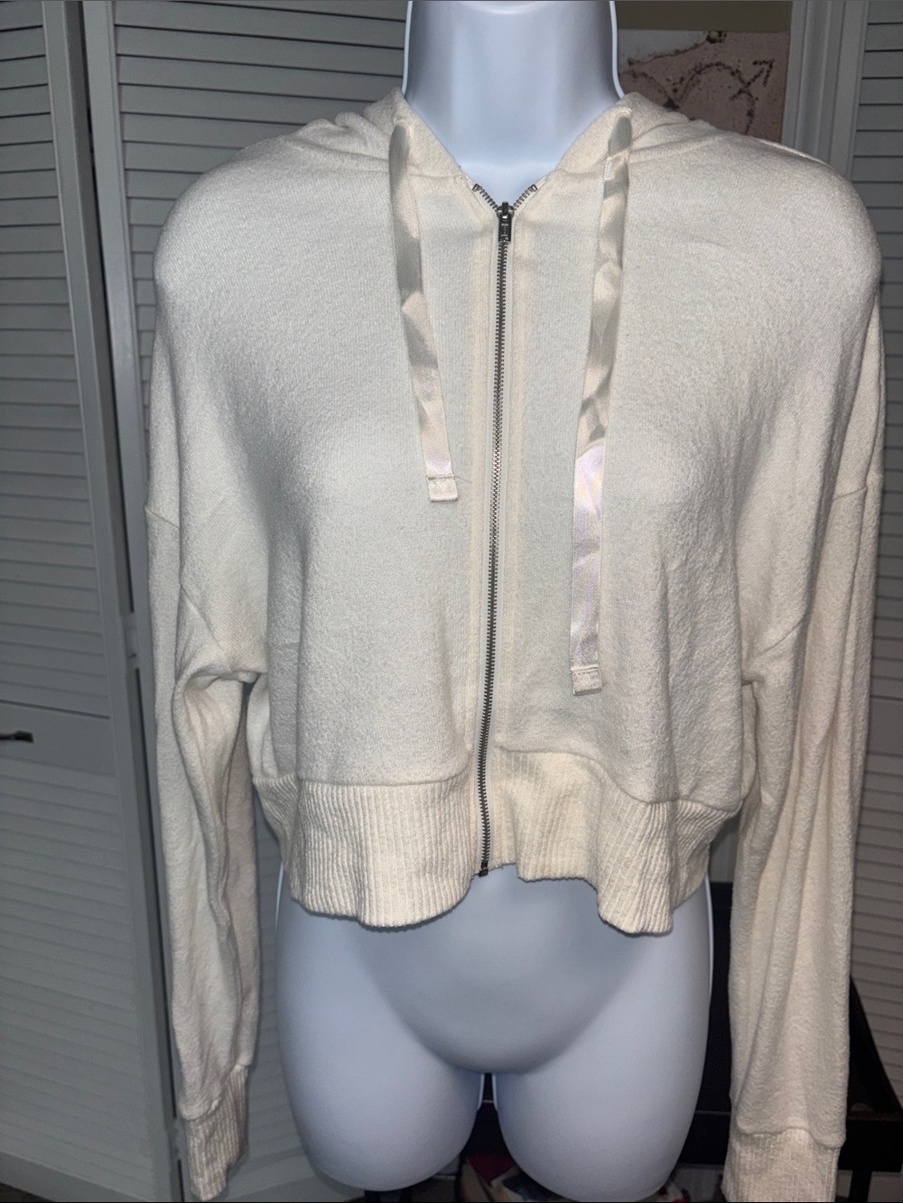 Forever 21 Cream Cropped Zip-Up Hoodie